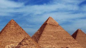 que nous cache la pyramide rouge de Dahchour