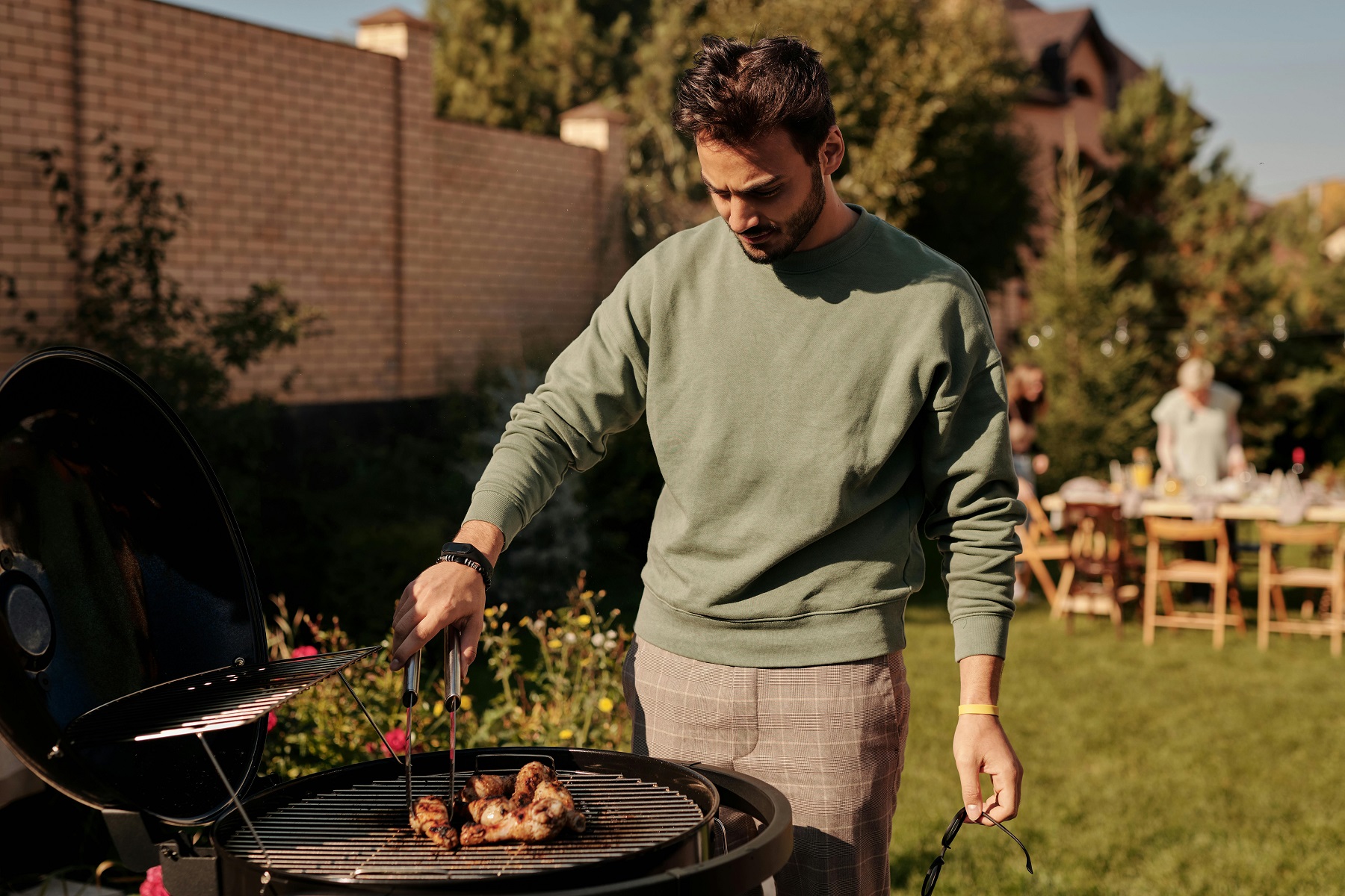 le jardin un espace qui nous ressemble barbecue au jardin