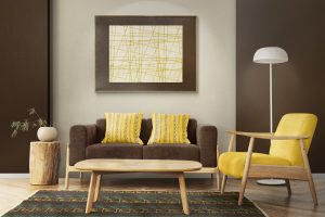 Salon décoré en jaune et marron