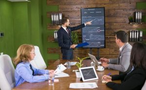 L’intelligence artificielle comme outil d’accompagnement humain dans les organisations modernes